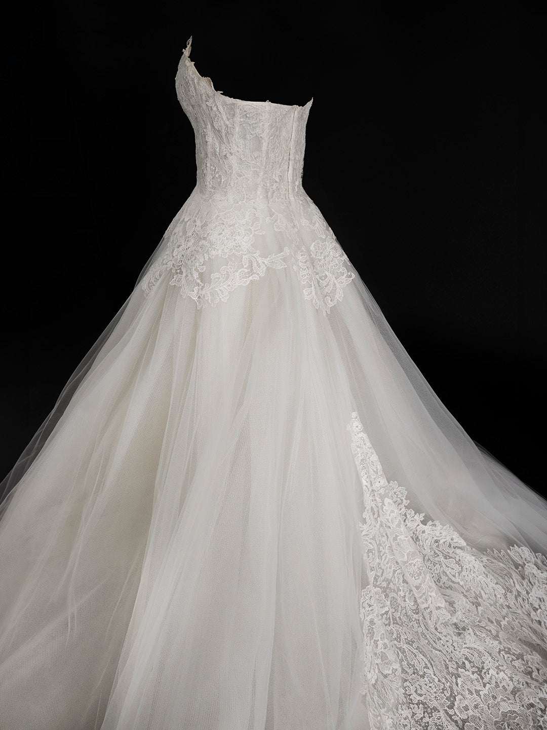 ACACIA – Vera Wang